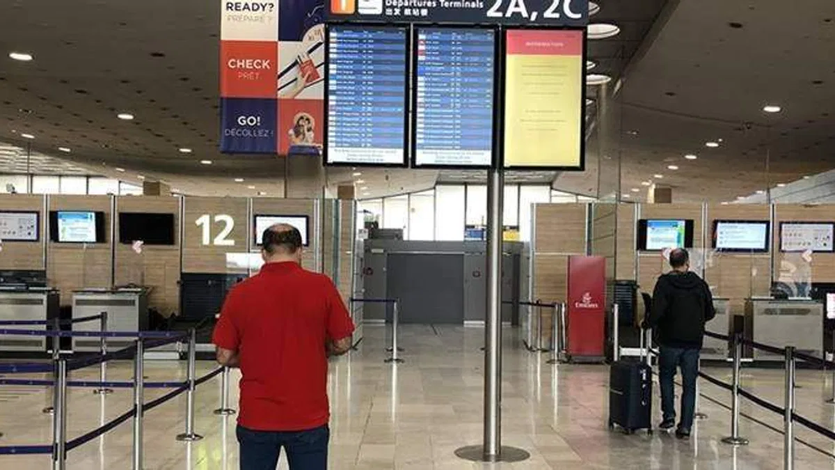 Fransa'da grev nedeniyle çok sayıda sefer iptal edildi