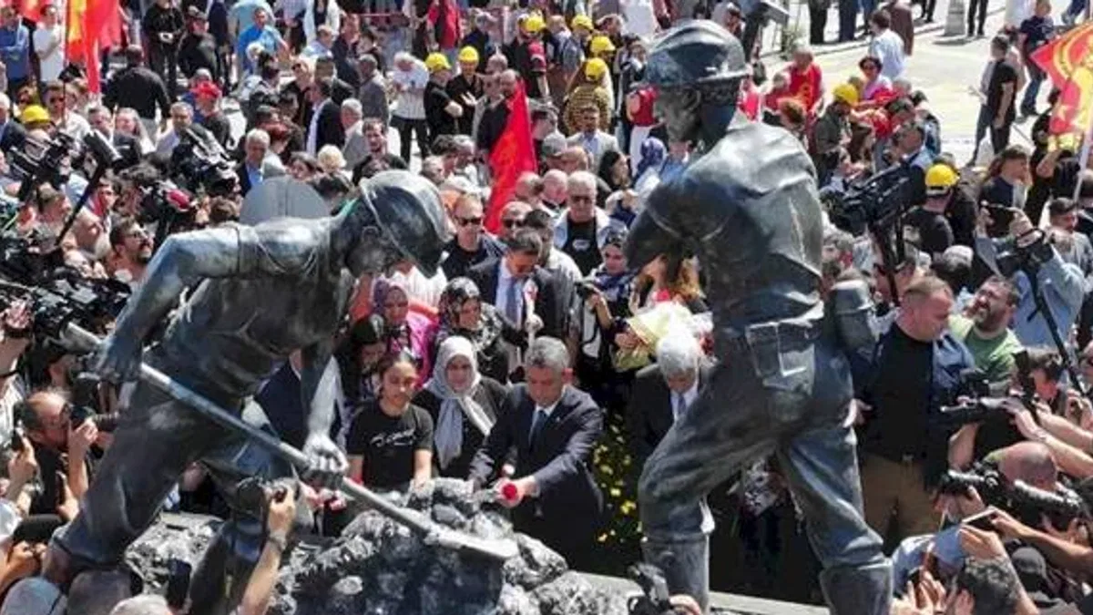 Manisa Soma’da maden şehitleri anma töreni düzenlendi