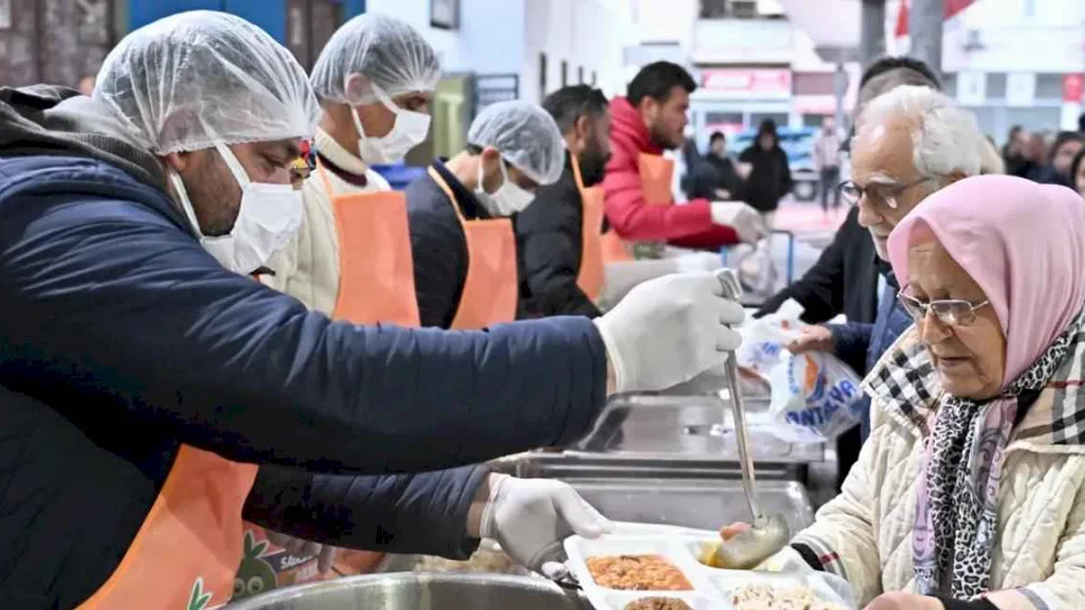 Antalya Muratpaşa’da binler aynı sofrada