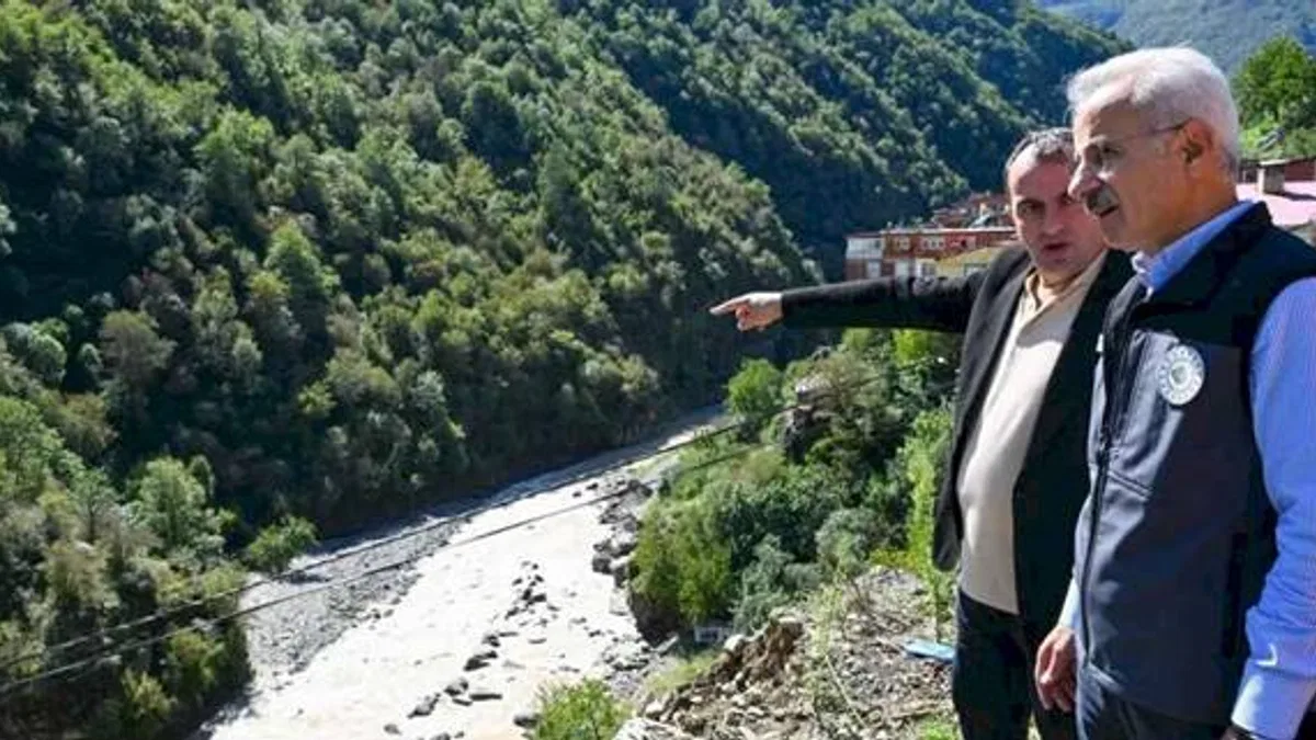 Bakan Uraloğlu Artvin'de... Sel ve heyelan hasarlarını inceledi