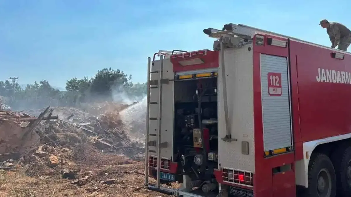 Antalya’da orman yangınlarına jandarmadan yoğun müdahale