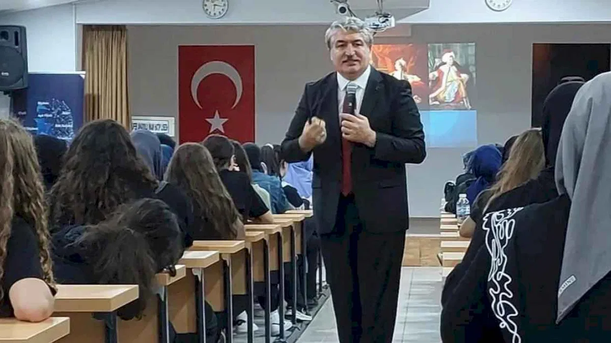 Bursa'da ödüllü bilim insanları gençlerle buluştu