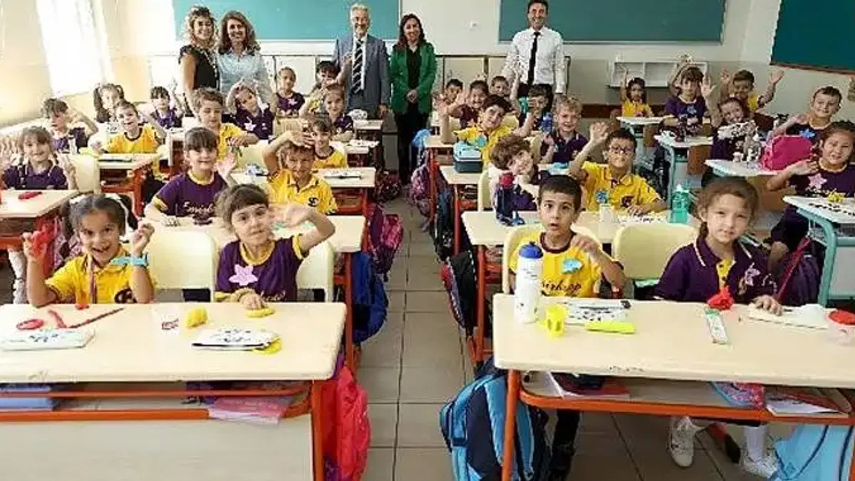 Başkan Erdem'den miniklere ilk gün sürprizi