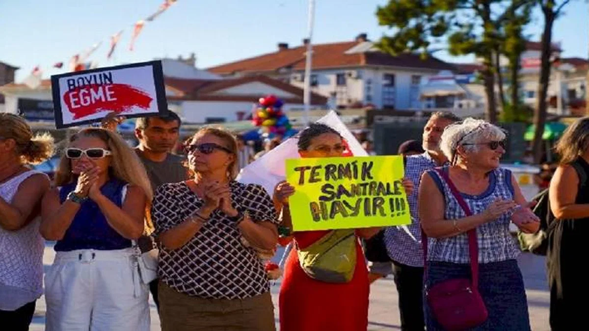 Akbelen kıyımına karşı Ayvalık'ta 'zincirli' eylem