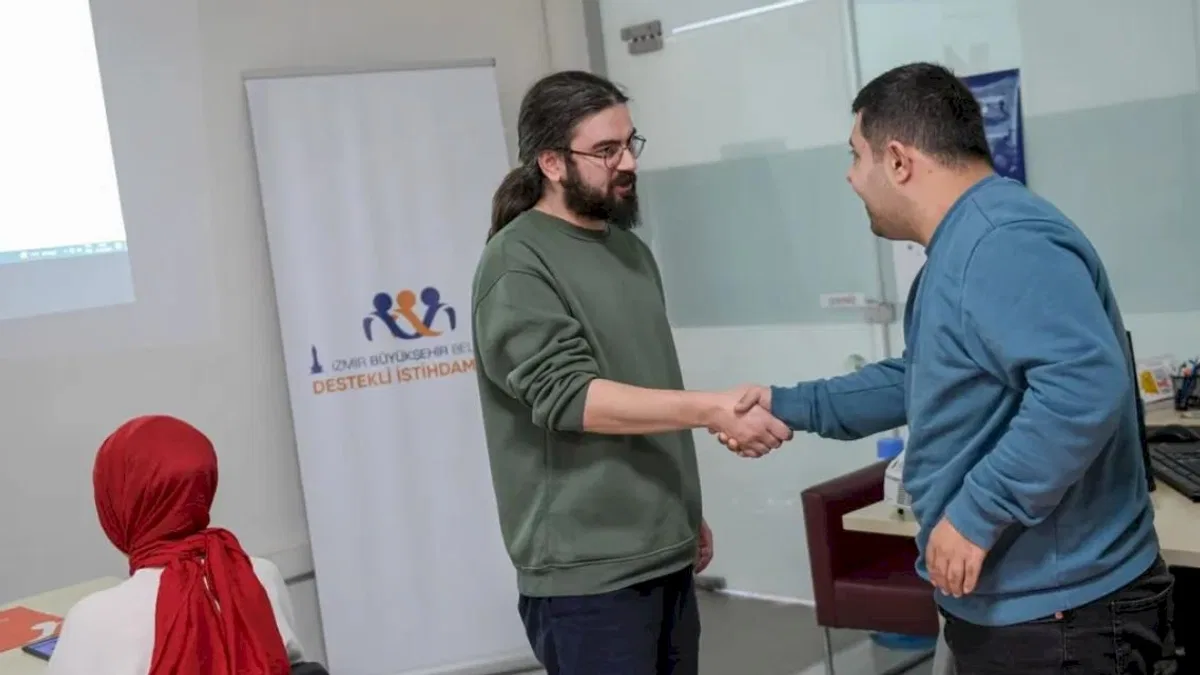 İzmir’de 53 engelli çalışma hayatına katıldı