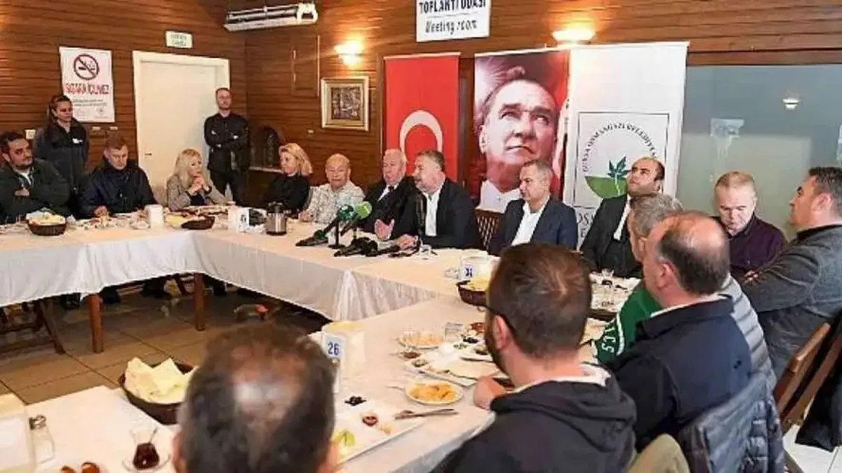 Osmangazi Belediyespor Başkanı Fatih Karayılan, spor basını ile buluştu