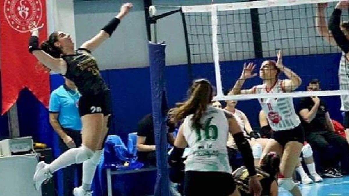 Altınoluk Voleybol yoluna kayıpsız devam ediyor