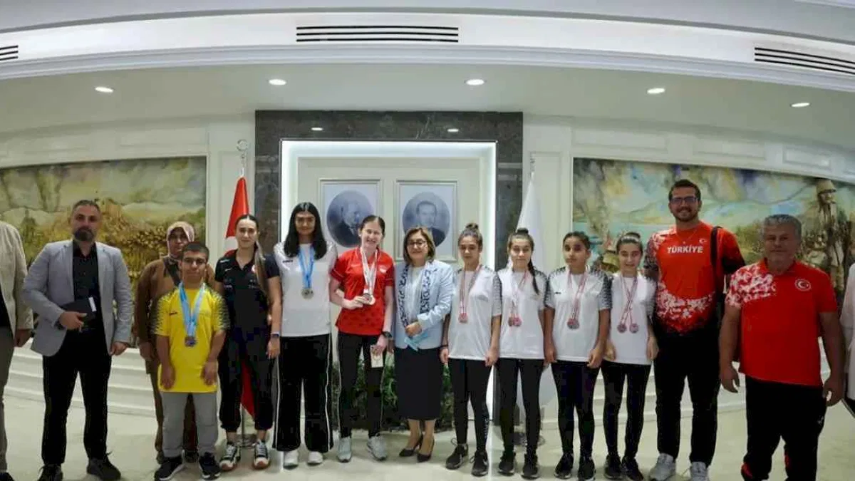 Gaziantep’in şampiyonları Başkan Şahin’le bir araya geldi