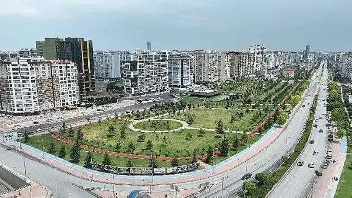Başkan Altay: "Şehrin Merkezinde Önemli Bir Yeşil Doku Oluşturan Şefik Can Parkı'nda Üçüncü Etap Çalışmalarımız Sürüyor"