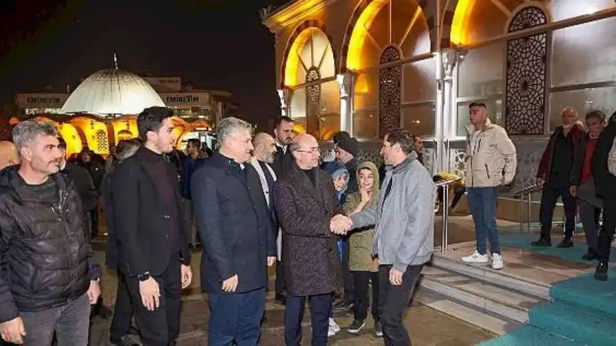 Başkan Pekyatırmacı vatandaşların kandil bereketine ortak oldu