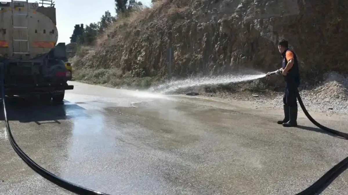 Bursa Gemlik'te temizlik dört koldan
