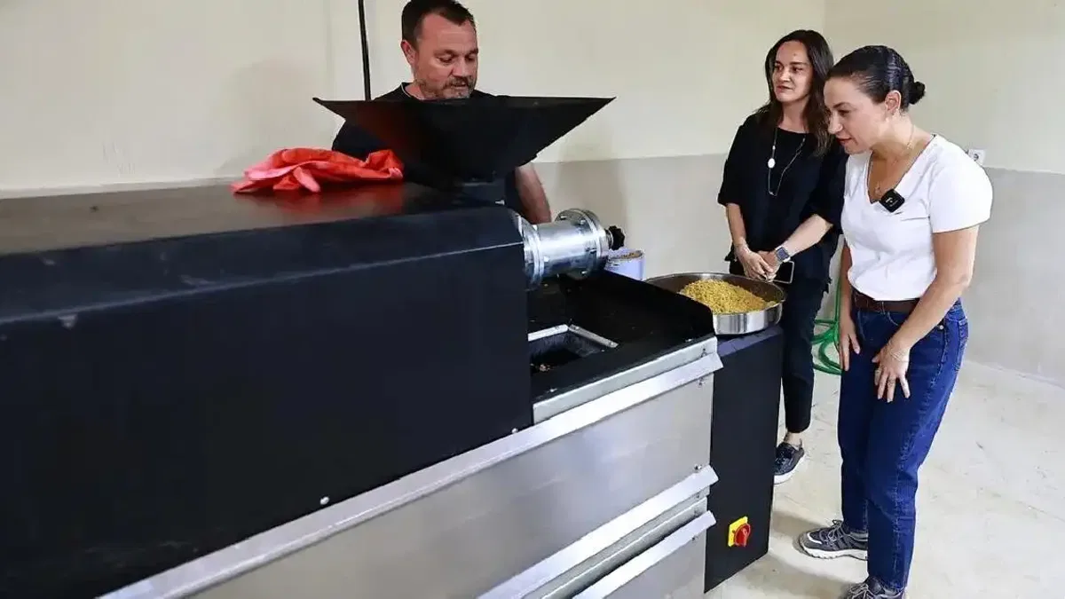 Efes Selçuk’ta atık yemekler mamaya dönüşüyor