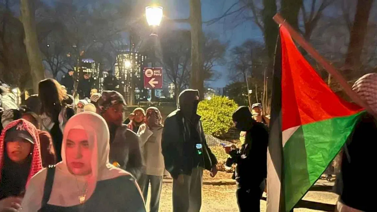 Müslümanlar, New York Belediye Başkanı'nın iftar yemeğini protesto etti