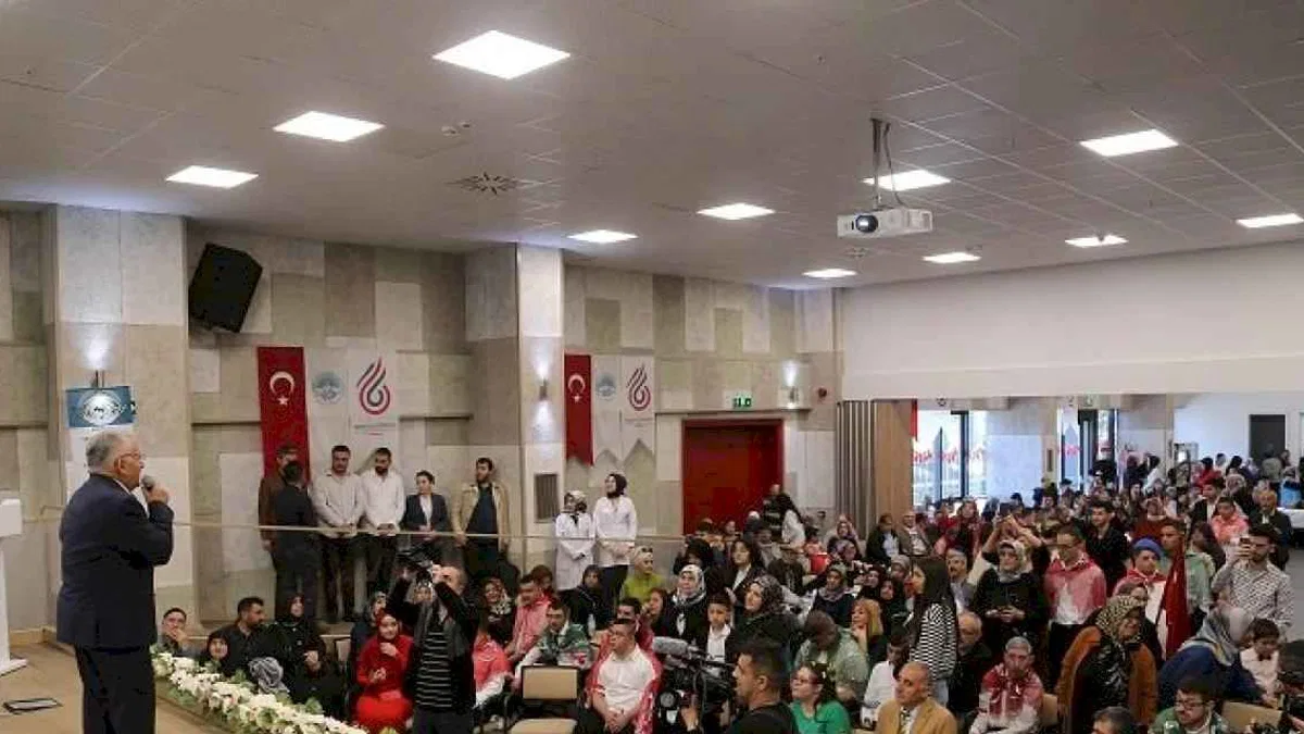 Başkan Büyükkılıç, özel gençlerin temsili askerlik kınasına katıldı
