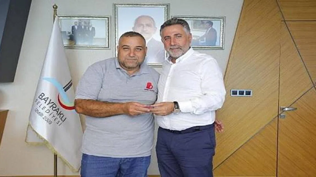 Belediye işçisinden örnek davranış Sokakta bulduğu 15 bin lirayı sahibine teslim etti