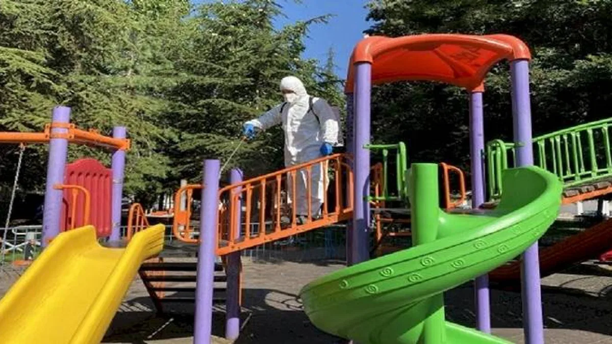 Kayseri Melikgazi'de parklara dezenfeksiyon