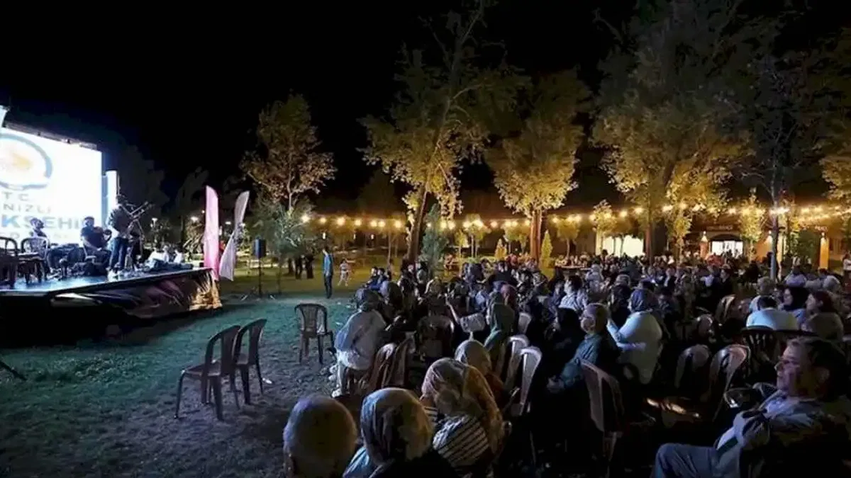 'Yaz Konserleri' Çivril’de başladı, sinema keyfiyle renklendi