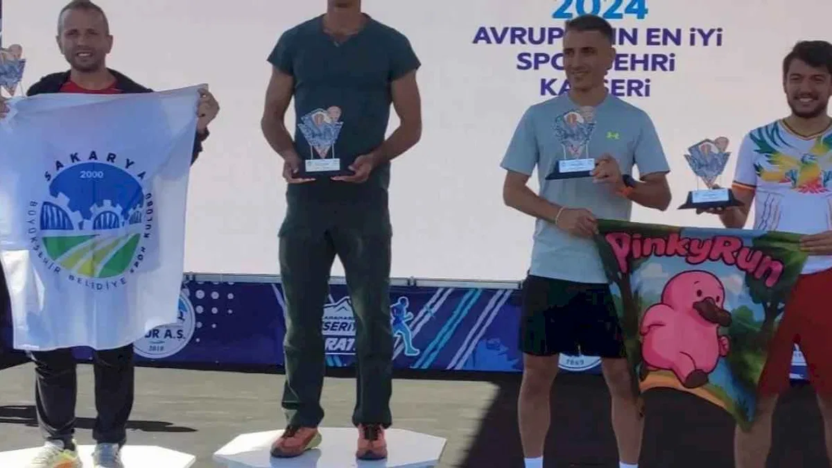 Sakaryalı atletizm sporcuları Kayseri’den madalyalarla döndü
