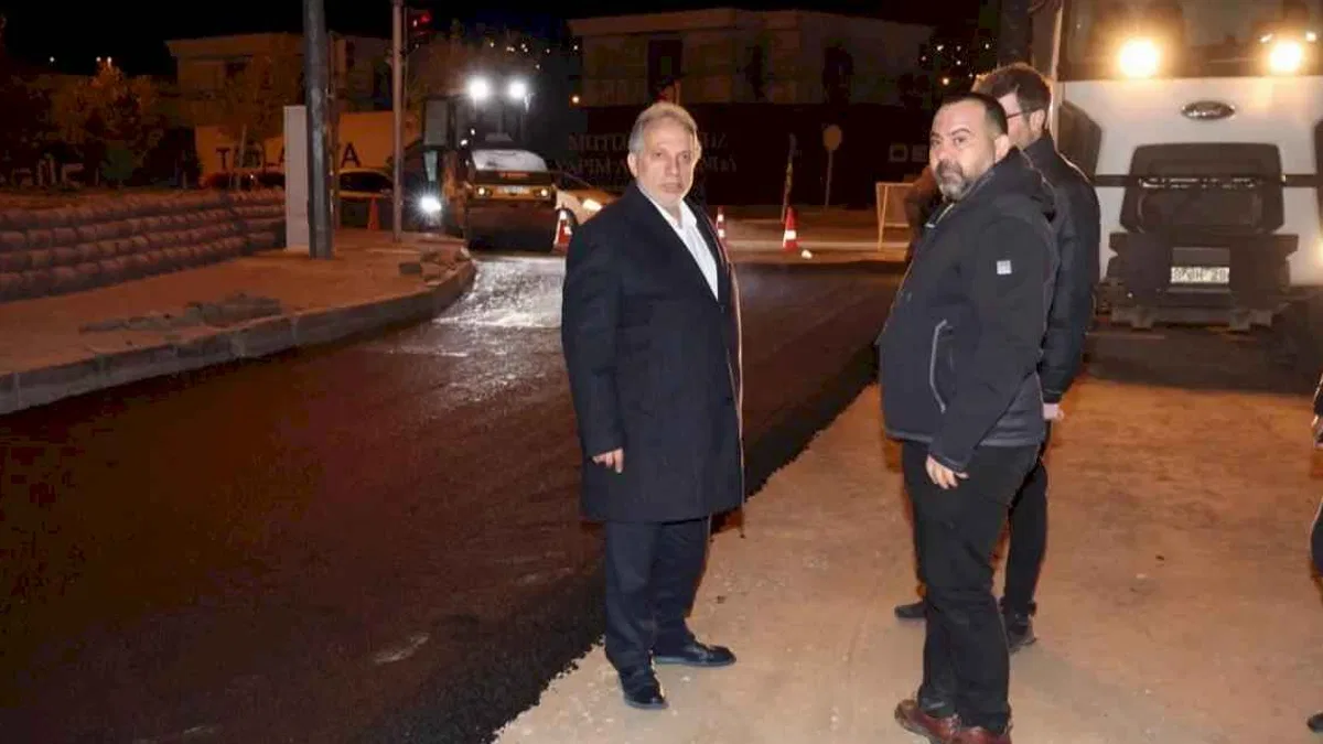 Kayseri Talas'ın 'Belediye Mahallemiz'de projesi Mevlana'da fazla mesai yaptı