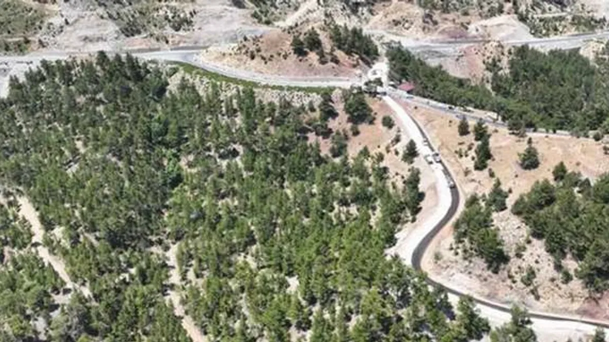 Antalya Büyükşehir’in kırsalda yol atağı sürüyor