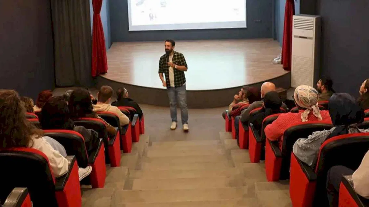 Sakarya Büyükşehir Akademi'den 'sinema' dersi