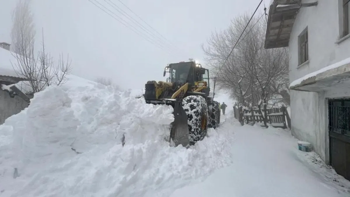 Sakarya'da 100 kişilik timle karla mücadelede son durum