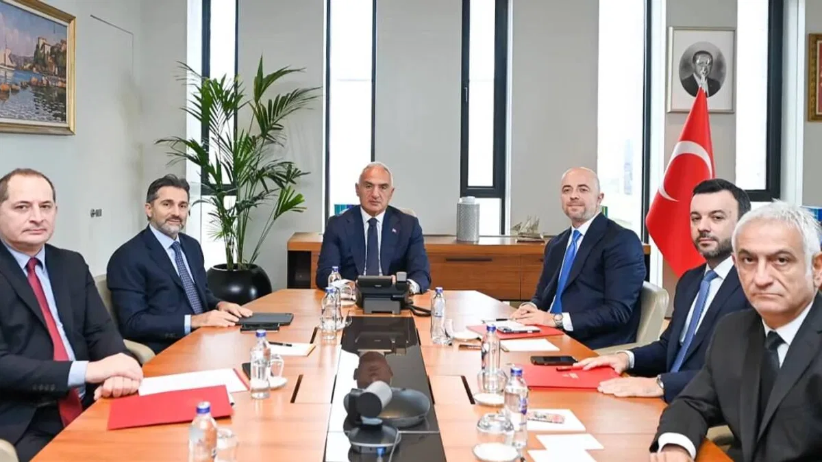 Bakan Ersoy ve THY yönetiminden turizm zirvesi