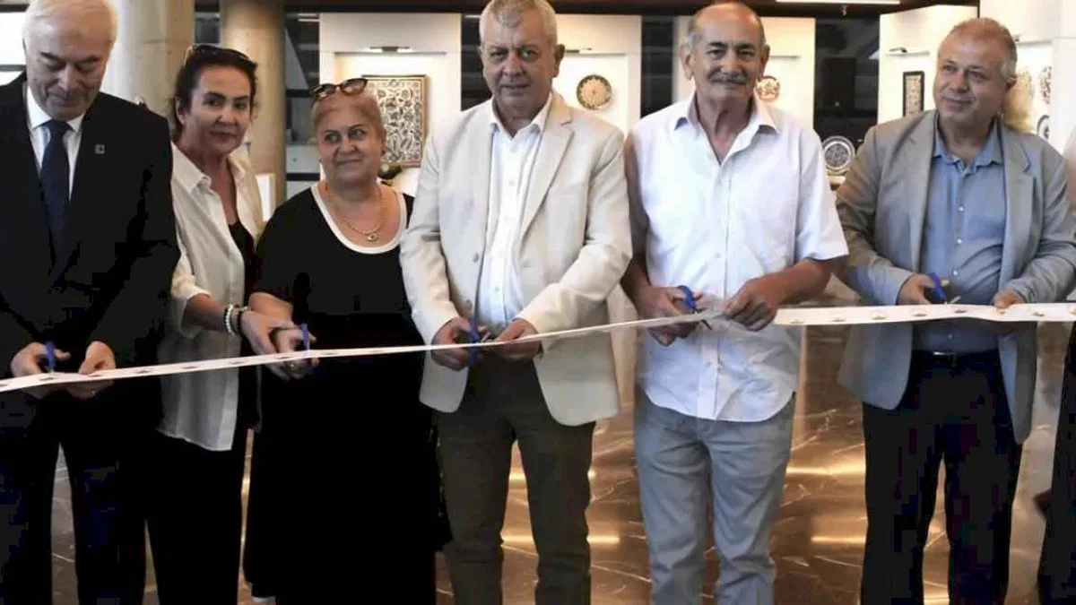 Bursa Osmangazi’de “Emeklilikten Bugüne Çini Sergisi” açıldı