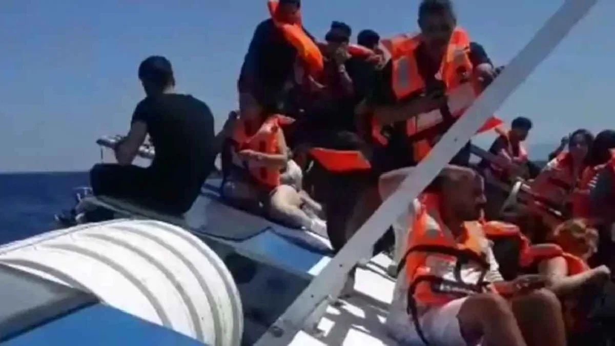 Türkiye'den Yavru Vatan'a arama kurtarma desteği...  5 yüzer unsur ile 2 helikopter bölgede