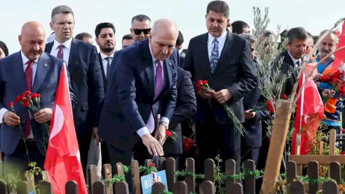 Kurtulmuş, Adıyaman’da deprem şehitlerini andı