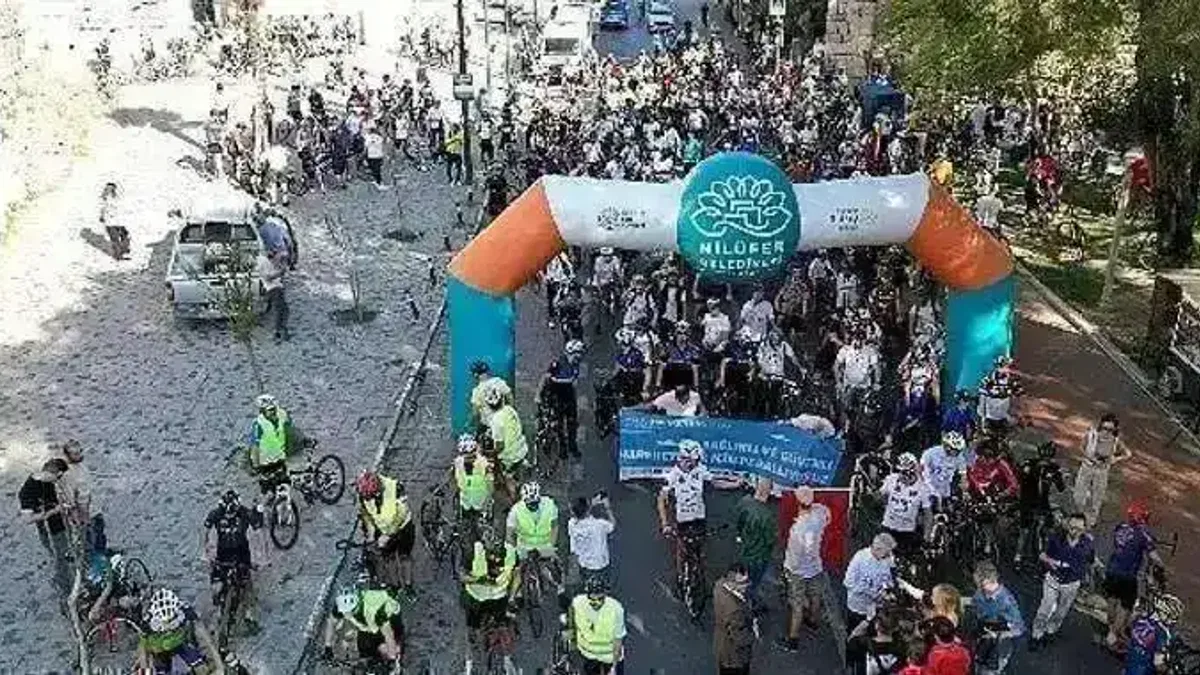 Cumhuriyet için Tophane'den Mudanya'ya pedalladılar