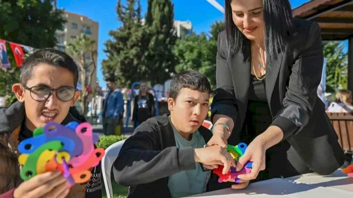 Mersin’de özel gereksinimli bireyler atölyelerde buluştu