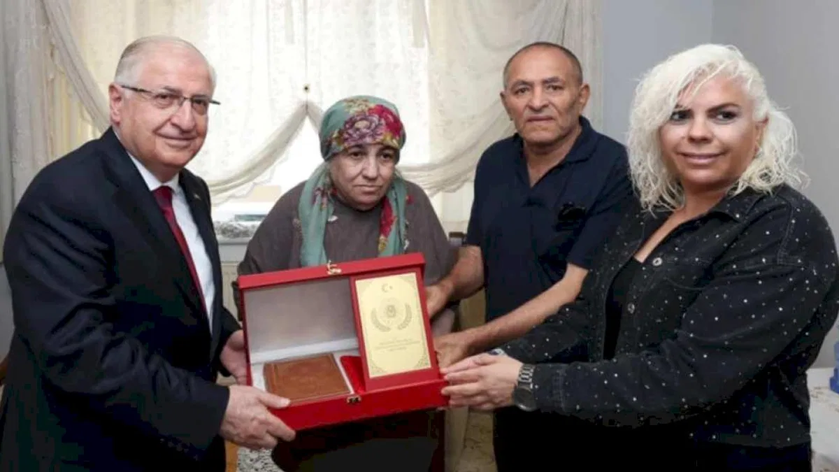 Bakan Güler İstanbul'da şehit ailesini yalnız bırakmadı
