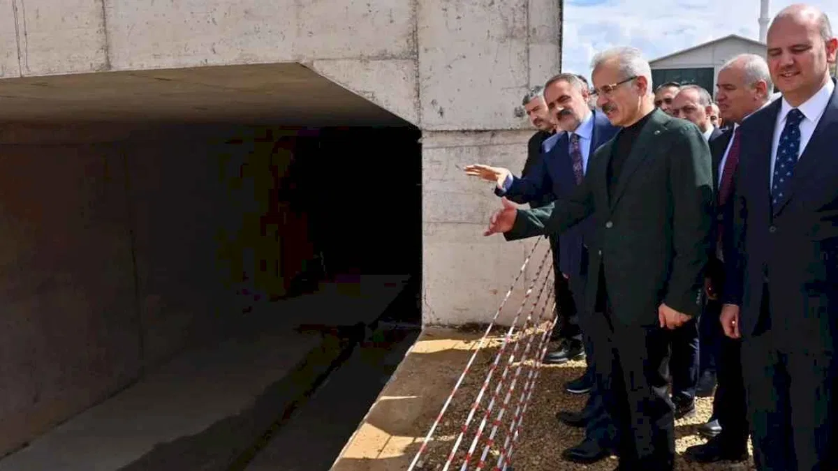 Bakan Uraloğlu açıkladı... O hatta 2027'de yolcu ve yük taşımacılığı başlıyor