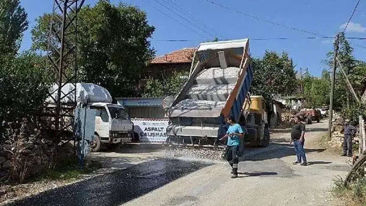 Elmalı Çukurelma yolu asfaltlanıyor