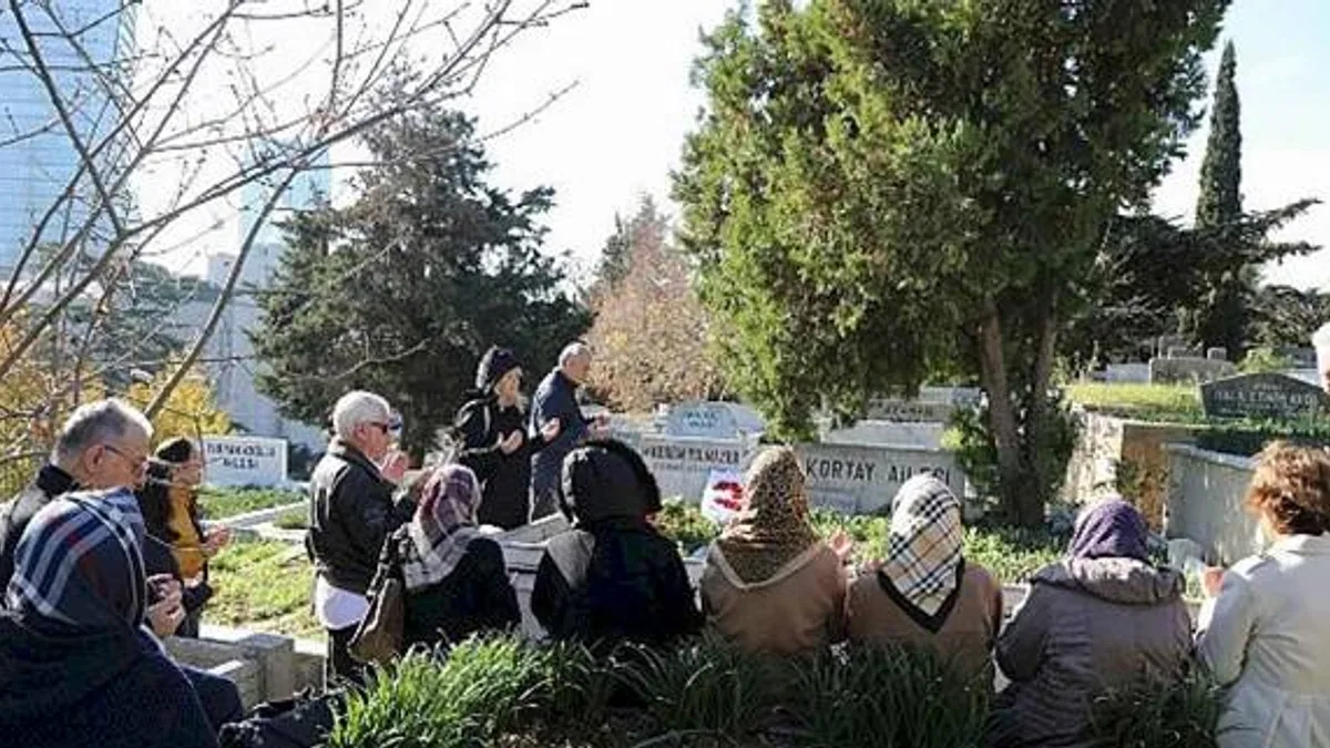 Usta sanatçı Kerem Yılmazer mezarı başında anıldı