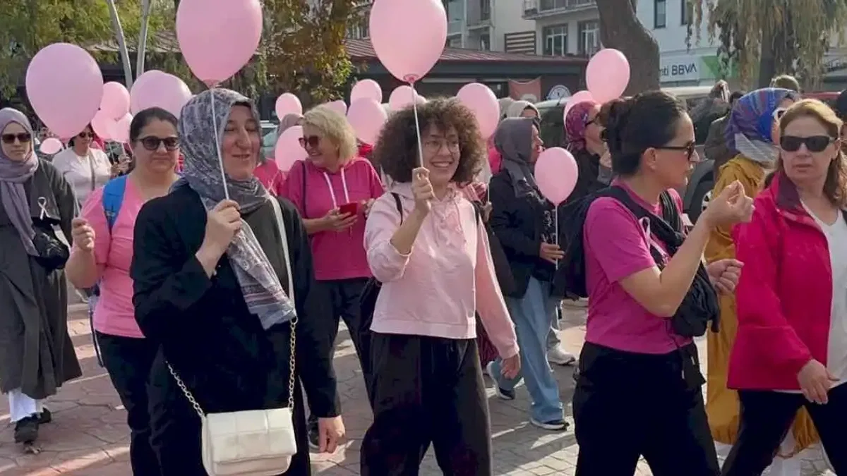 Kocaeli'de meme kanserine farkındalık yürüyüşü