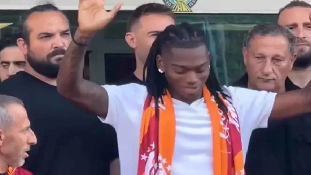 Galatasaray, Rafael Leão transferini resmen duyurdu