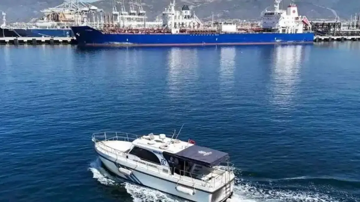 İzmit Körfezi'nde denizi kirleten gemiye suçüstü!