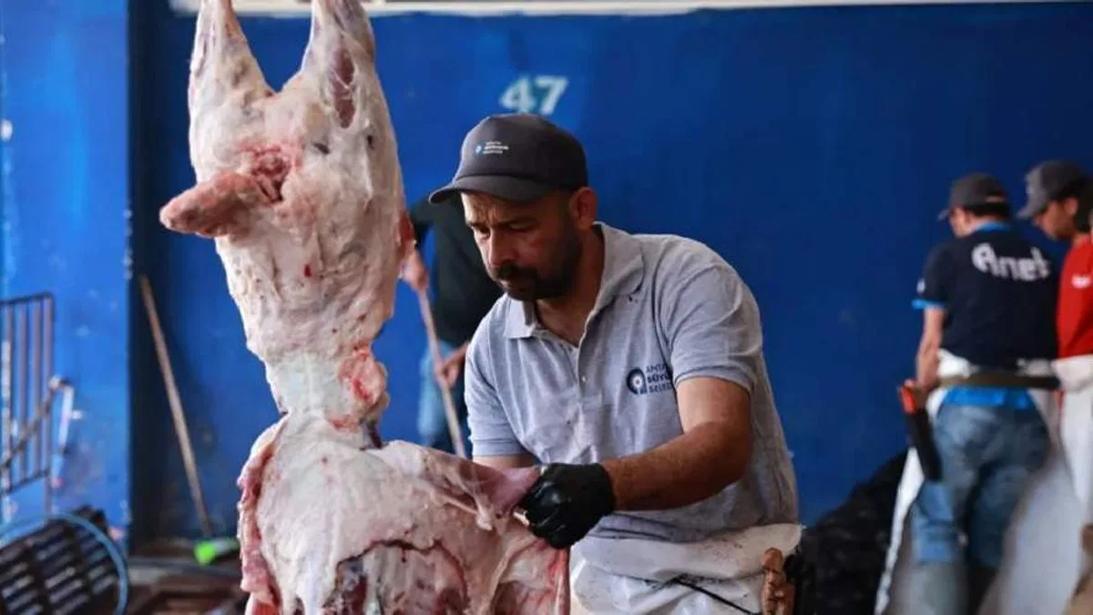 Antalya Büyükşehir’den Kurban Bayramı’nda hijyenik kesim hizmeti
