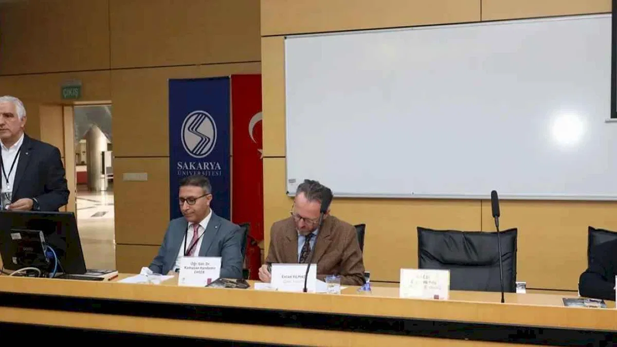 ‘Bir Şehir İki Çınar’ sempozyumunun ilk oturumu Faik Baysal oldu