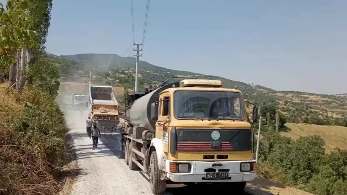 Manisa'dan ulaşım konforu için 13 bin ton asfalt