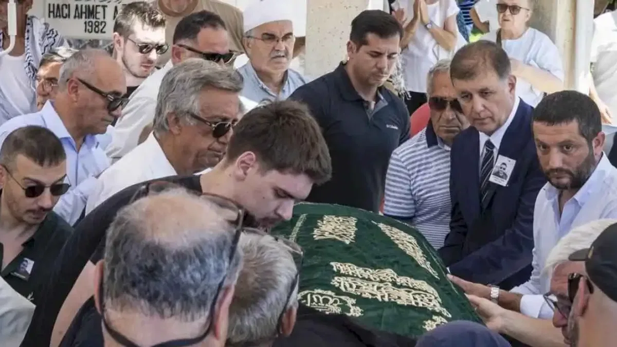 Foça eski belediye başkanının oğlu son yolculuğuna uğurlandı