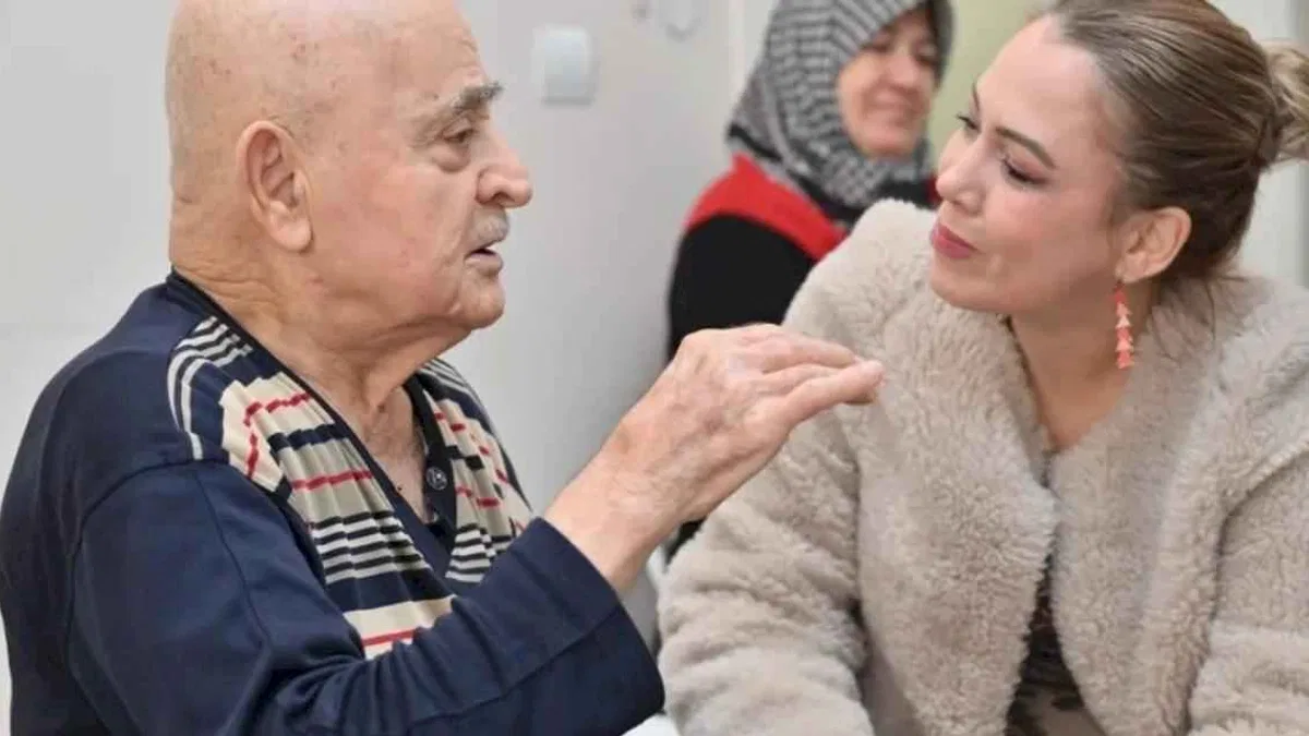 Manisa'da başkan eşinden duygusal ziyaret!