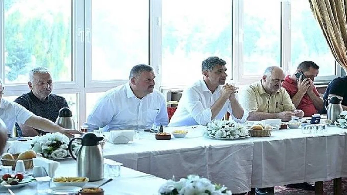 Başkan Kocaman muhtarlarla bir araya geldi