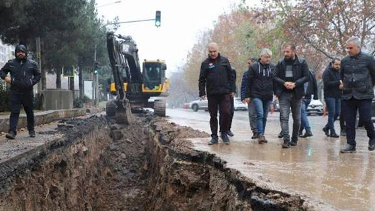 Diyarbakır Fırat Bulvarı'nda altyapı yenileniyor