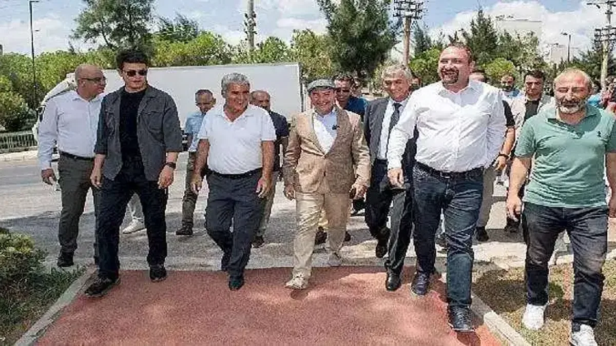 Başkan Soyer Çiğli'de çevre düzenleme çalışmalarını inceledi