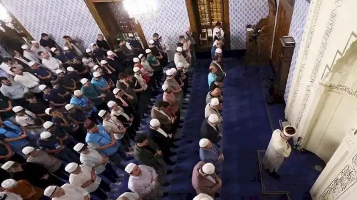 Şehitler için 90 bin camide dua edildi