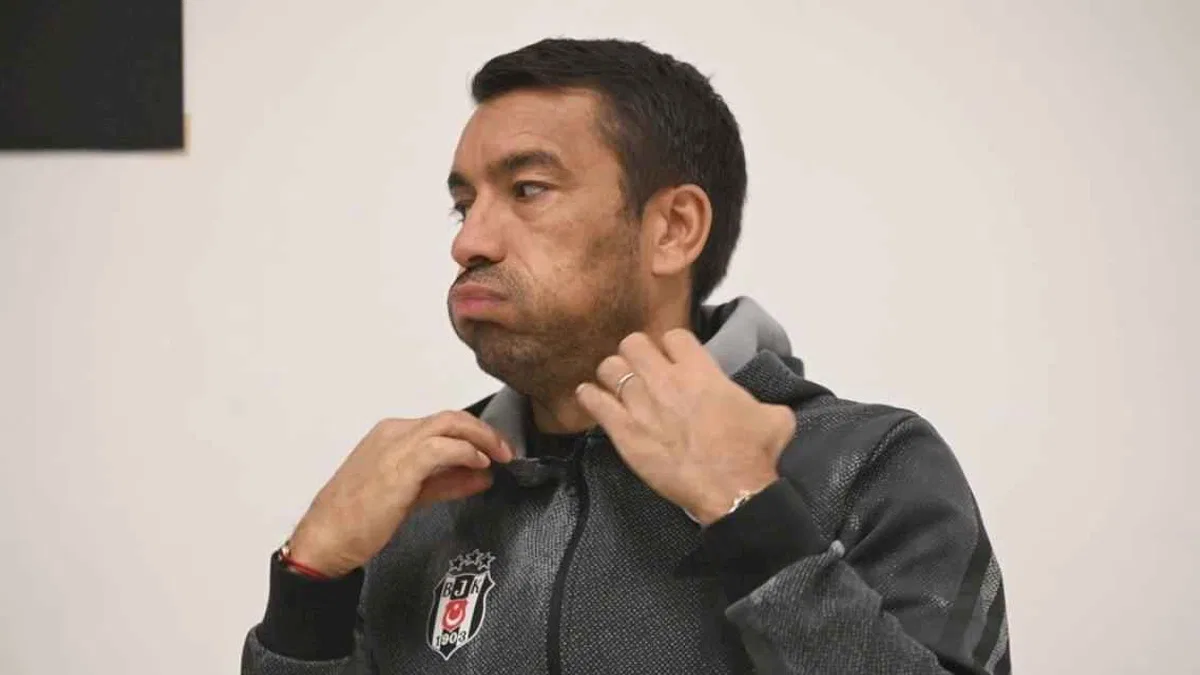 Beşiktaş Giovanni van Bronckhorst ile yollarını ayırdığını duyurdu!