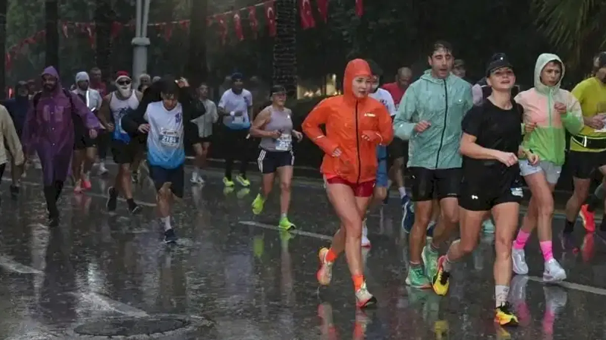 16. Uluslararası Adana Kurtuluş Yarı Maratonu koşuldu